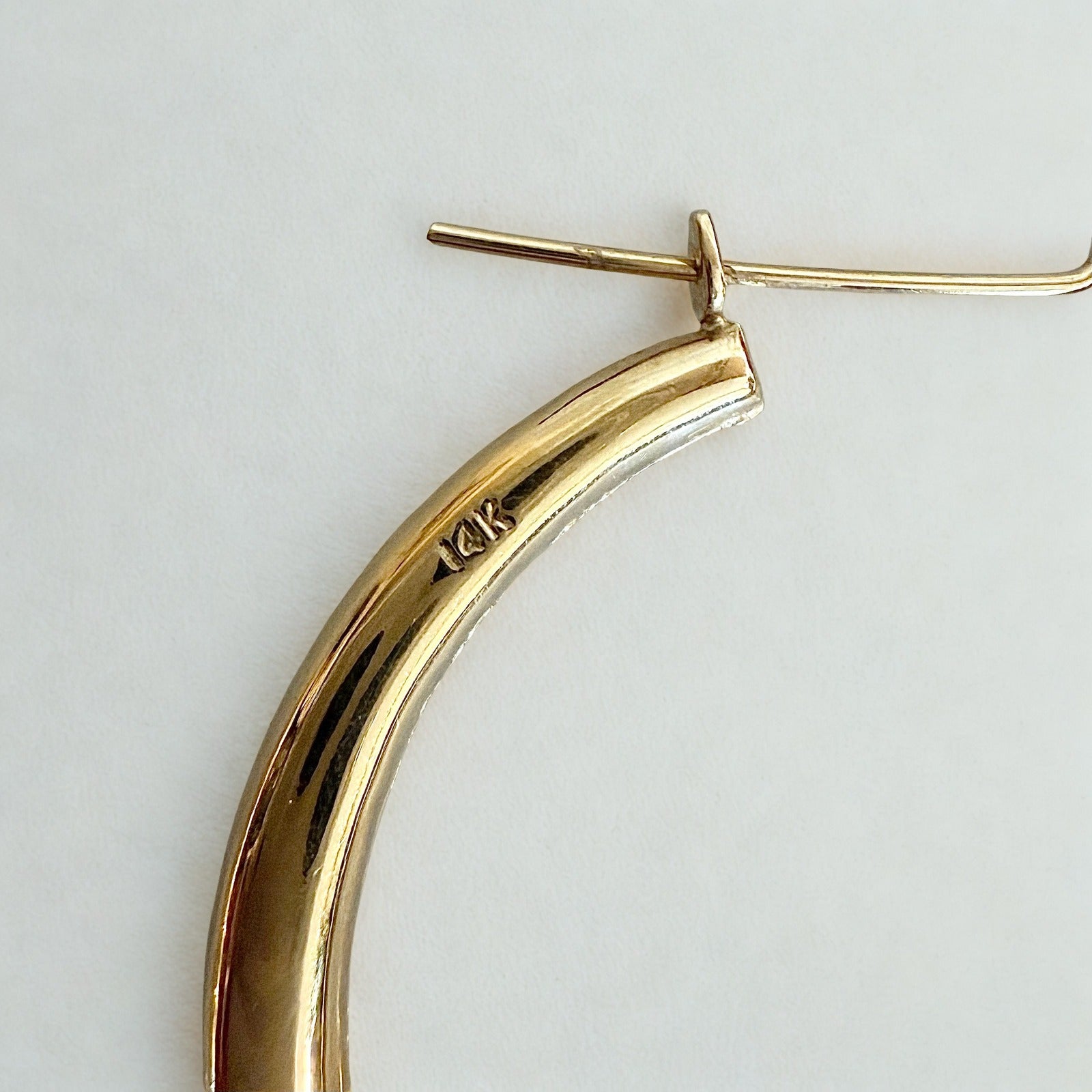 Pre-owned | 14k yellow gold ram head hoop earrings featuring a polished design and hinged posts.
